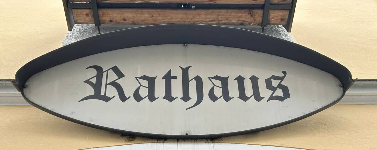 Rathaus Schriftzug
