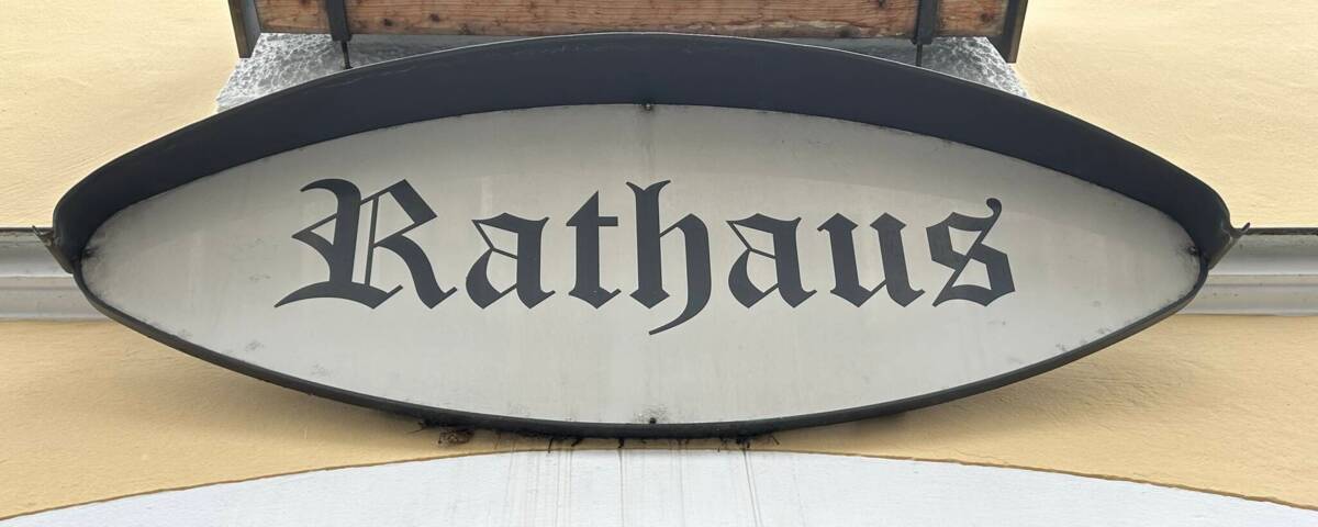 Rathaus Schriftzug