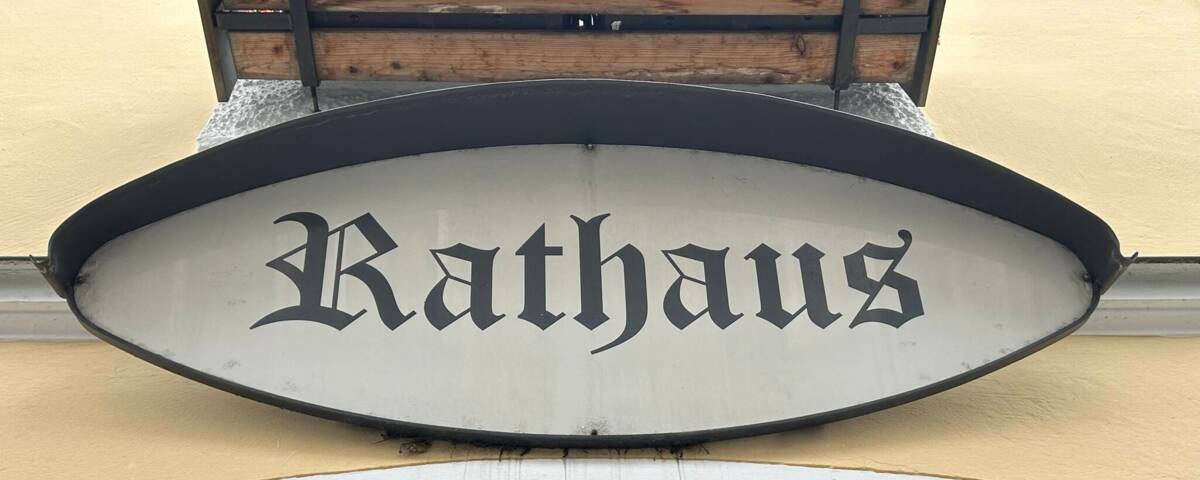 Rathaus Schriftzug